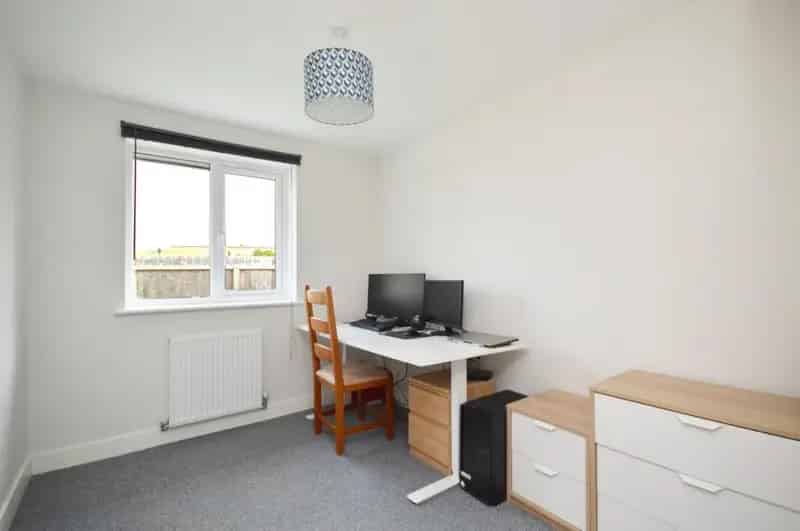 2 bed flat for sale