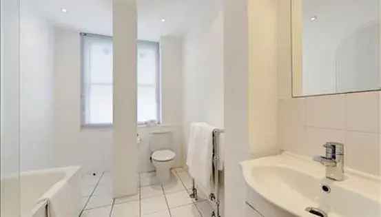 2 Bedroom Mayfair Apartment 792 sq ft Central London