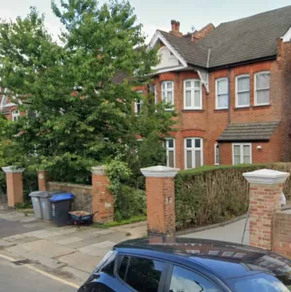 Spacious Flat near Kilburn & Willesden Green Stations