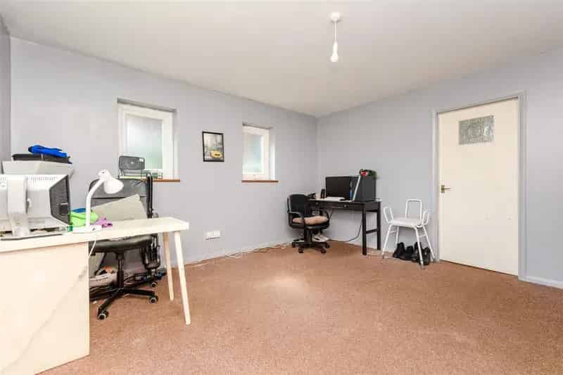 5 Bedroom Link Detached House For Sale