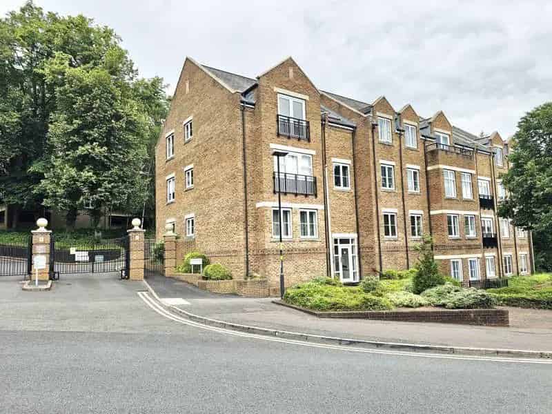 2 Bedroom Apartment for Sale Sutton