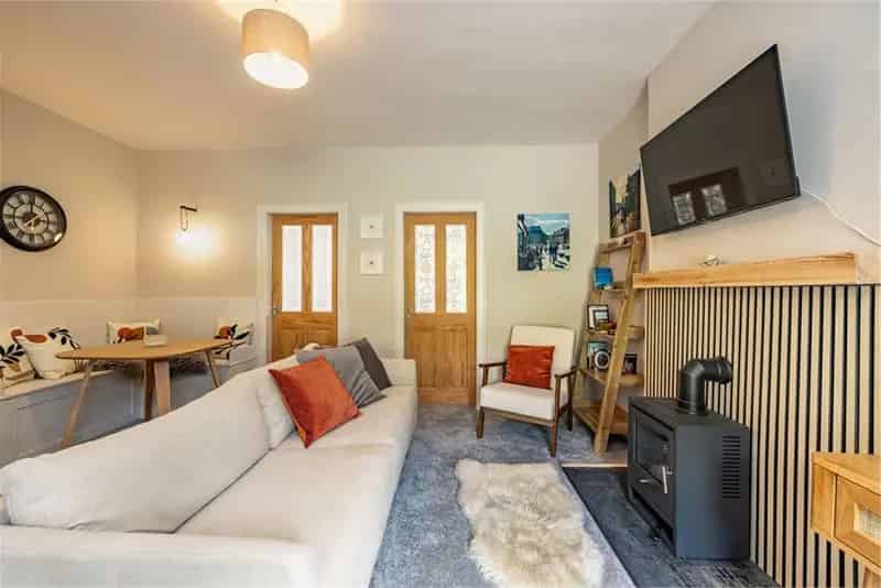 1 Bed Ground Floor Flat Howlands Terrace