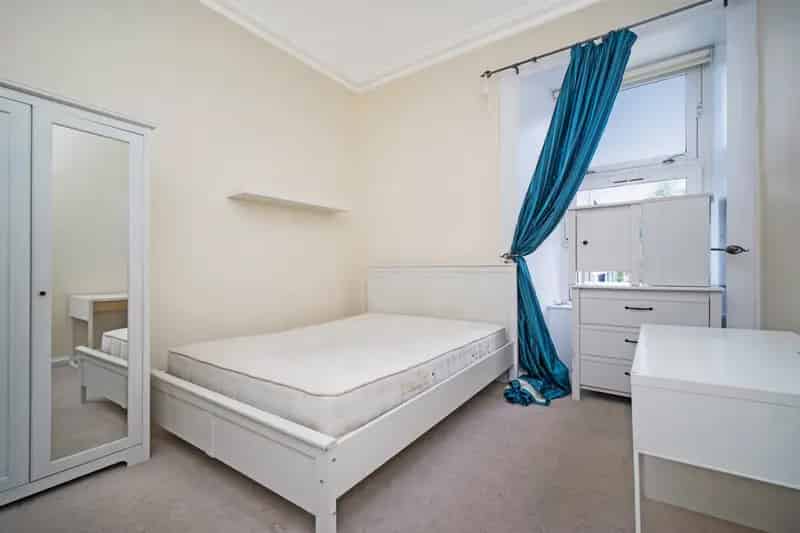 3 Bedroom Flat To Rent Available 24062025