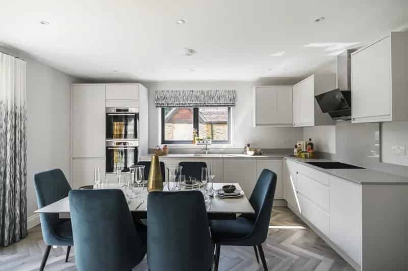 4 Bedroom Townhouse To Rent