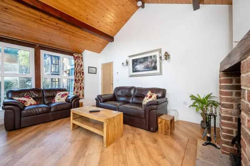 5 Bedroom Detached House with Annexe and Pool