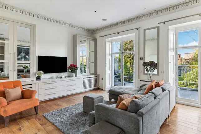 Elegant Grade II Listed Villa for Sale in Castelnau Barnes