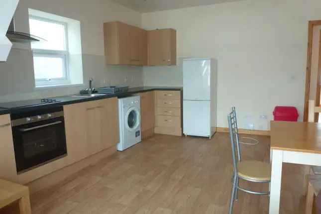 Flat to rent in Clifton Street, Adamsdown CF24