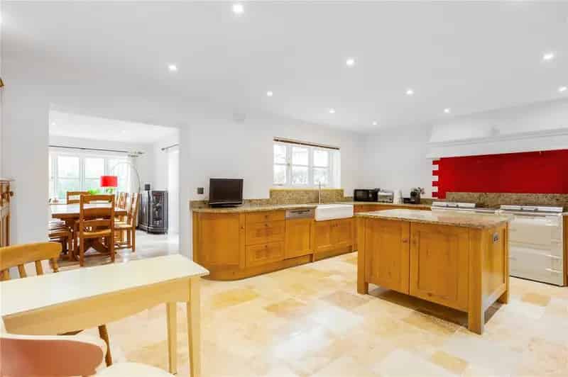 4 Bedroom Detached House for Sale in Bledington Cotswolds