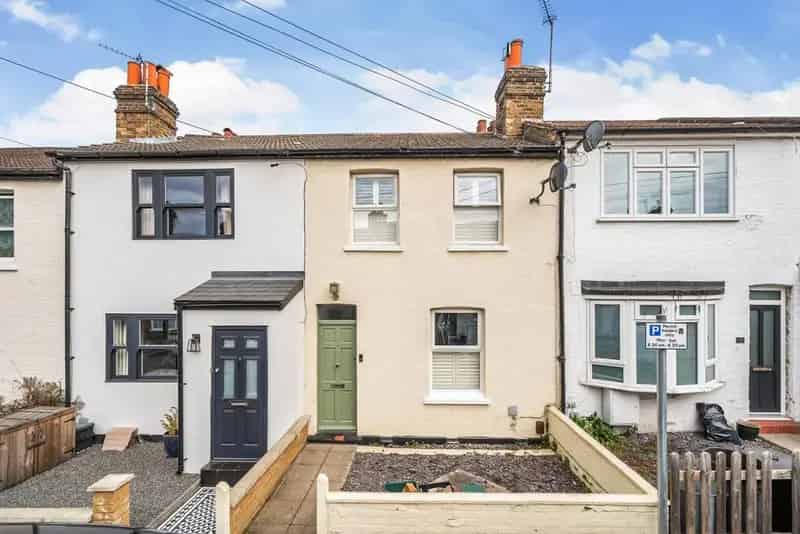 Renovated Period House Near High Street Two Double Bedrooms