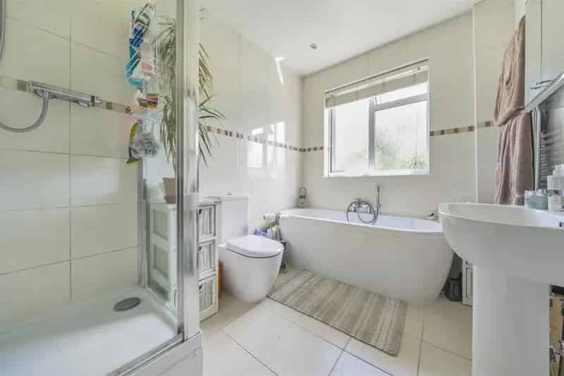 5 Bed Semi Detached House For Sale Near Tube Station