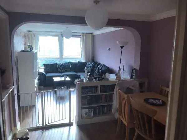 Flat For Rent in Borough of Runnymede, England