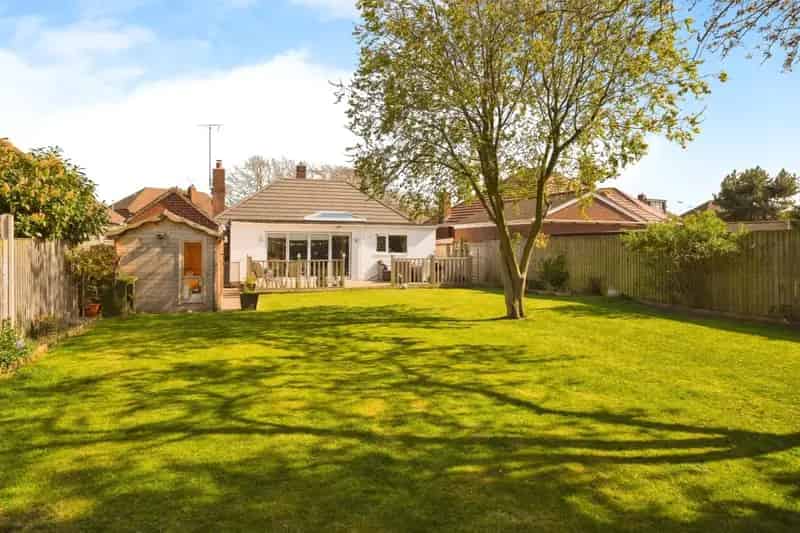 2 Double Bedroom Bungalow with Stunning Garden