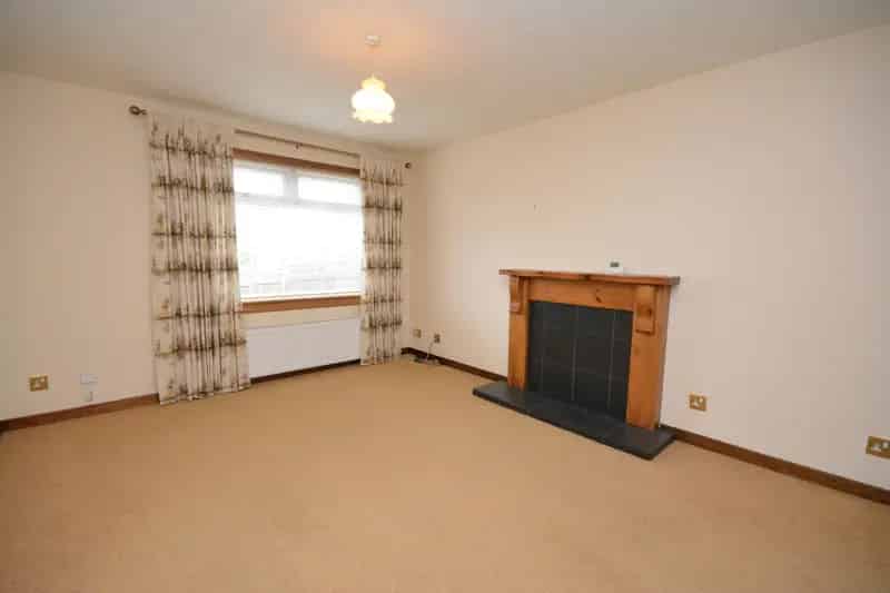 3 Bedroom Detached Villa New Carron Village