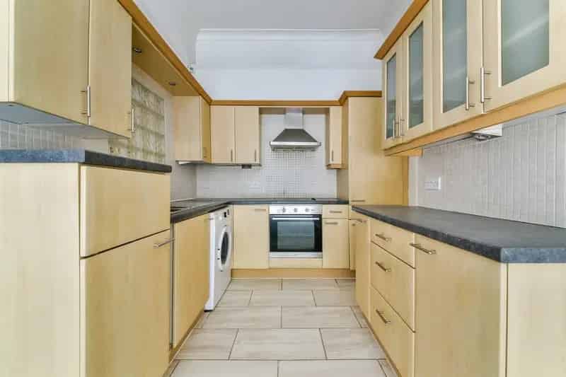2 Bedroom Ground Floor Apartment with Garden and Parking South Croydon