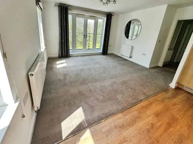 2 bedroom Flat
 For Sale