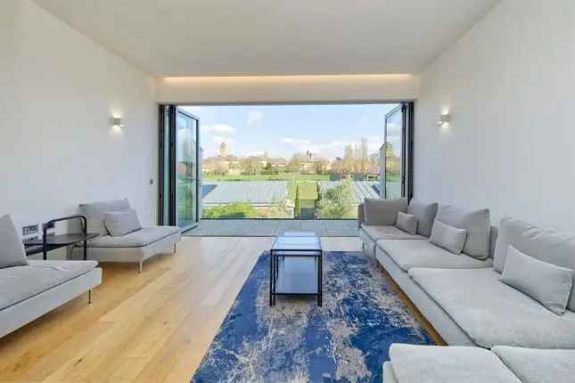 Large Contemporary House with Park Views - 6 Bedrooms, 3 Terraces, Secure Parking