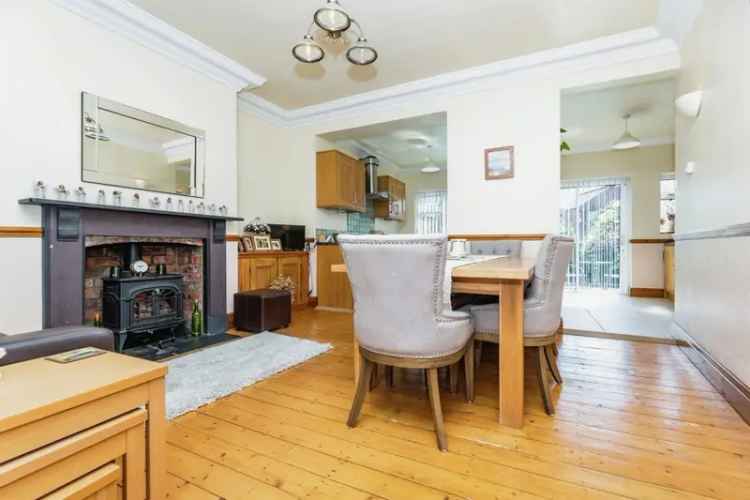 Beautifully Presented 3-Bed House Town Centre