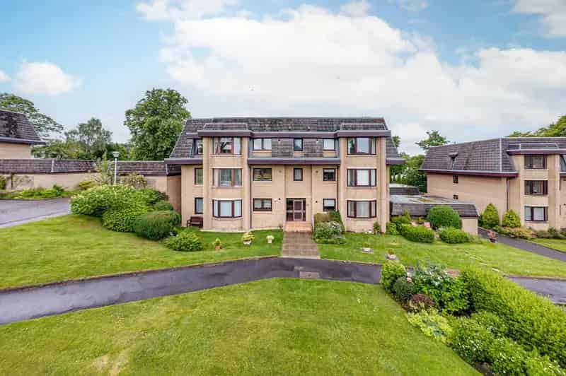 2 Bedroom Apartment for Sale in Bearsden near Glasgow