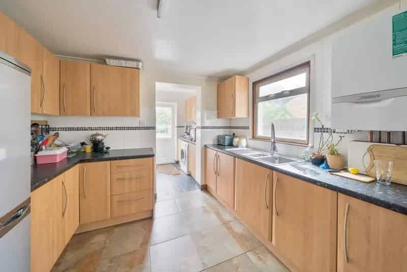 Spacious 1627 sq ft Family Home Good Decorative Order