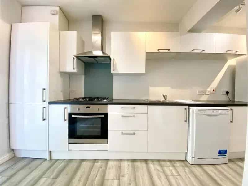 2 Bedroom Maisonette Totterdown Available Now