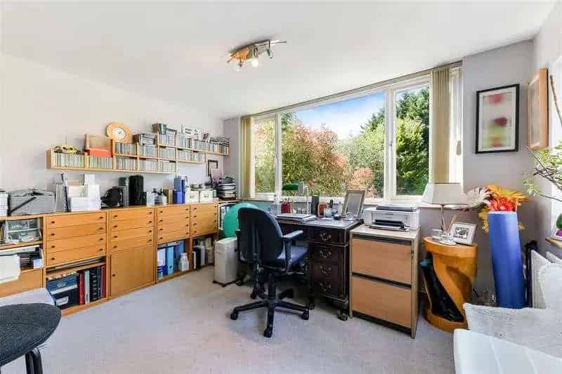 3 Bed Detached House for Sale in Banstead