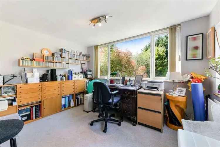3 Bed Detached House for Sale in Banstead