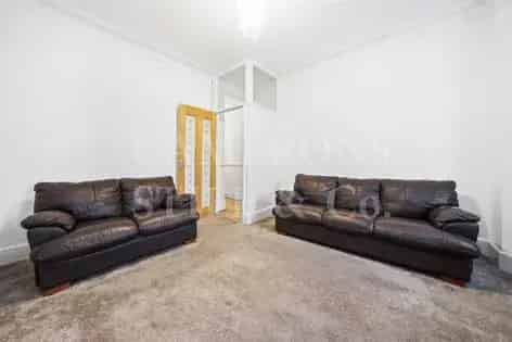 2 Bedroom Garden Flat 666 sq ft Near Willesden Green