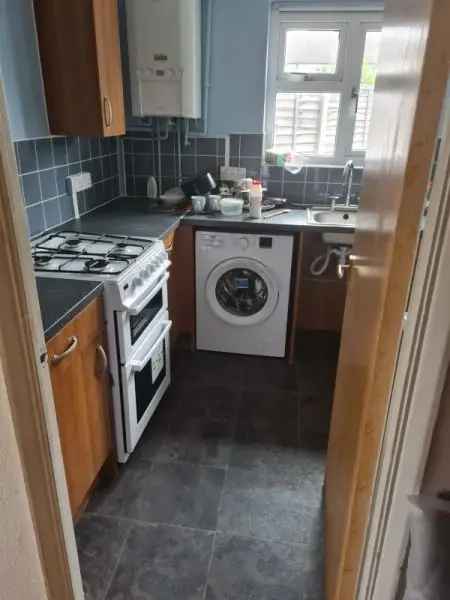 Bungalow For Rent in Hertsmere, England