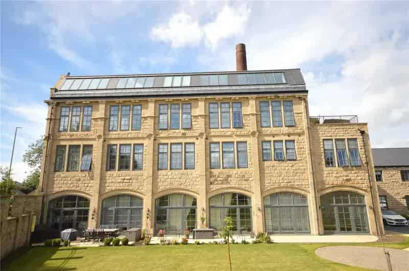 Stunning Converted Apartment with Far Reaching Views