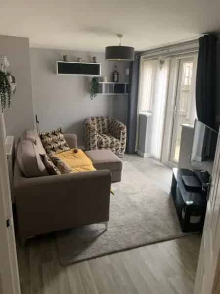 2 Bedroom Ground Floor Flat with Garden
