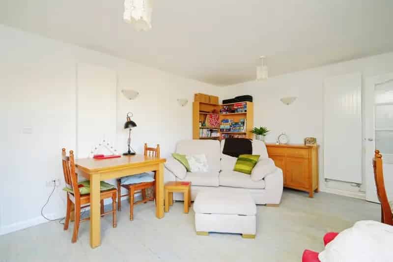 Semi Detached Bungalow Didcot 3 Bedrooms Modern Kitchen Wheelchair Adaptable
