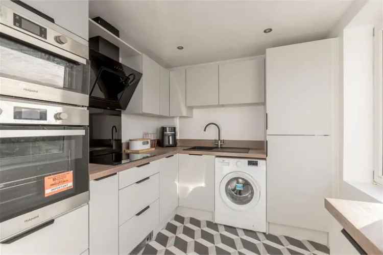 4 Bed Flat - Double Upper with 2 Reception Rooms