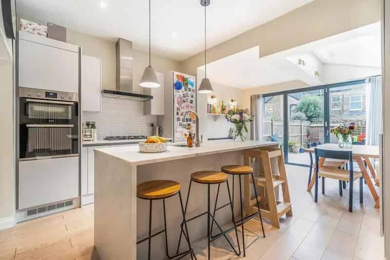 3 Bedroom Family Home with Extended Kitchen Diner and Spa Ensuite