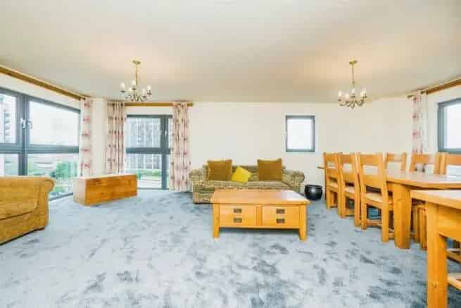 3 Bed City Centre Apartment  Newly Renovated High Spec Finish