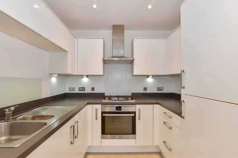 4 Bedroom Semi-Detached House For Sale Near Discovery School