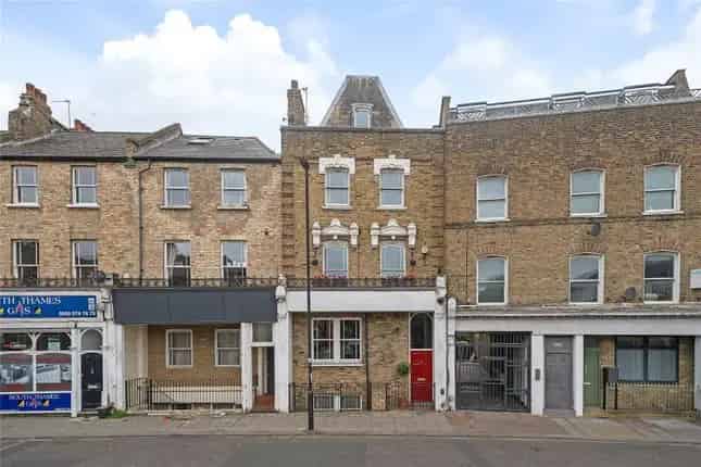 Spacious 5-Floor Family Home in London SE24