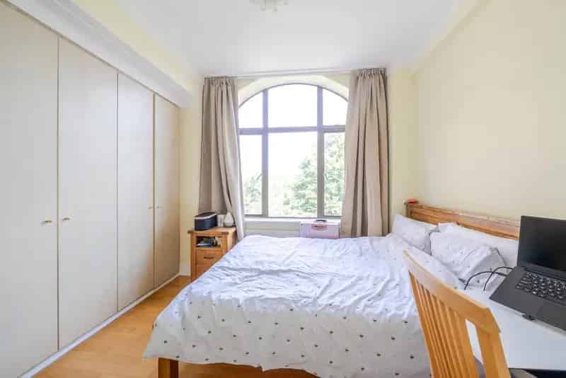 Modern 2-Bed Apartment near Barbican - Large Balcony