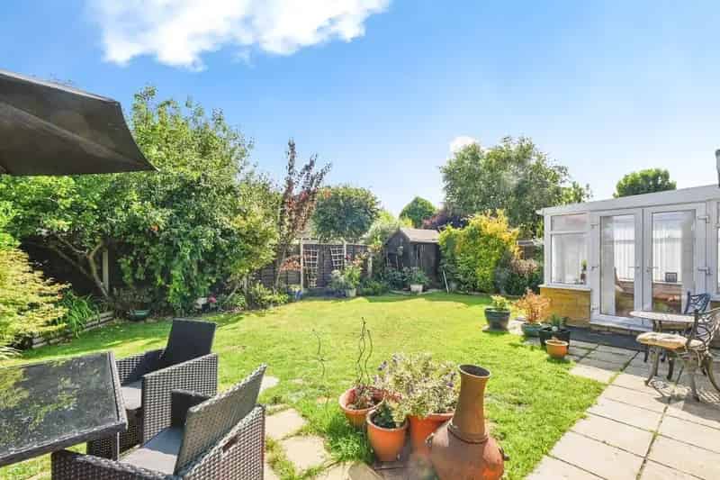 3 Bedroom Detached Chalet Home in Blunsdon