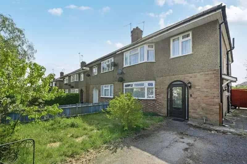 2 Bedroom Maisonette for Sale Near Barnet Town Centre