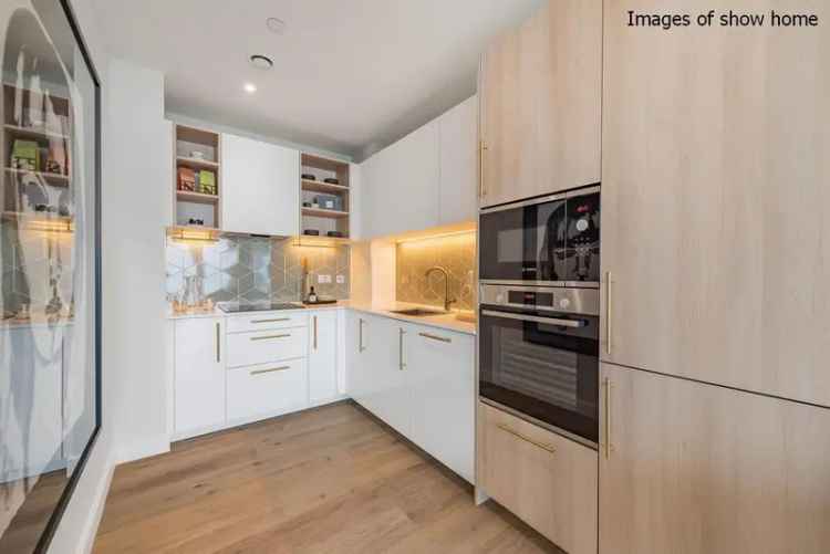 Flat For Sale in London, England