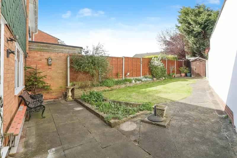 4 Bedroom Extended Semi Detached House Water Orton Birmingham