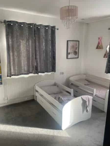 1 Bedroom House with Garden Own Entrance Central Heating