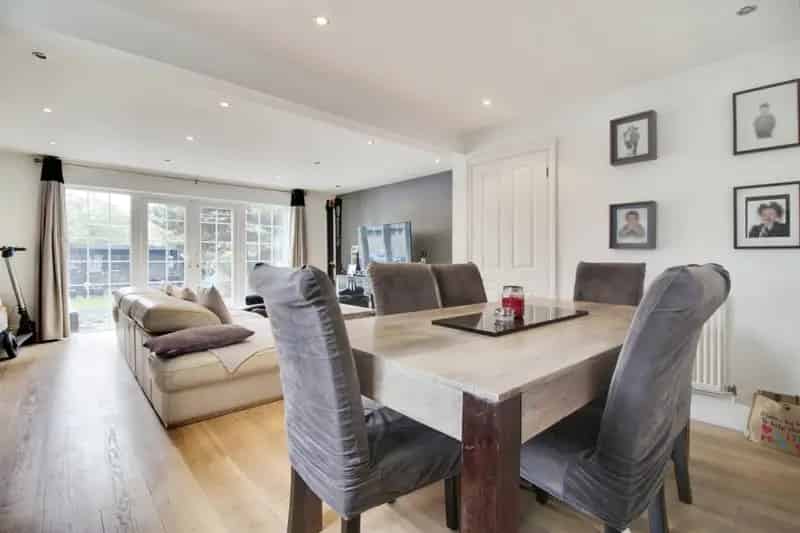 Four Bedroom Detached House with Garden and Ample Parking