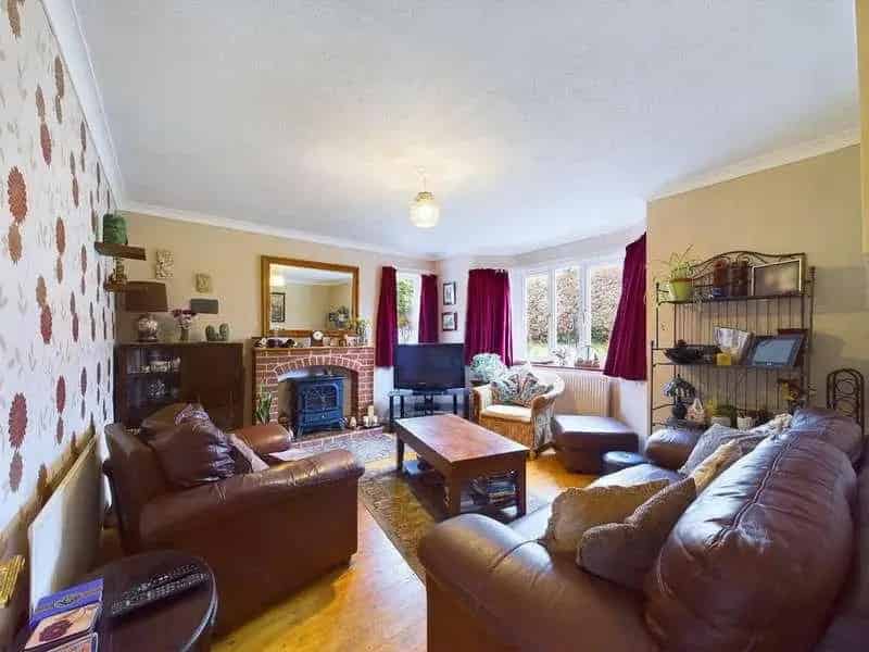 3 bed house for sale