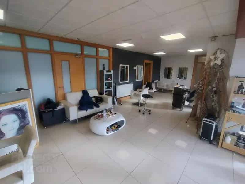 Commercial property For Sale , London Road, Newbury, England