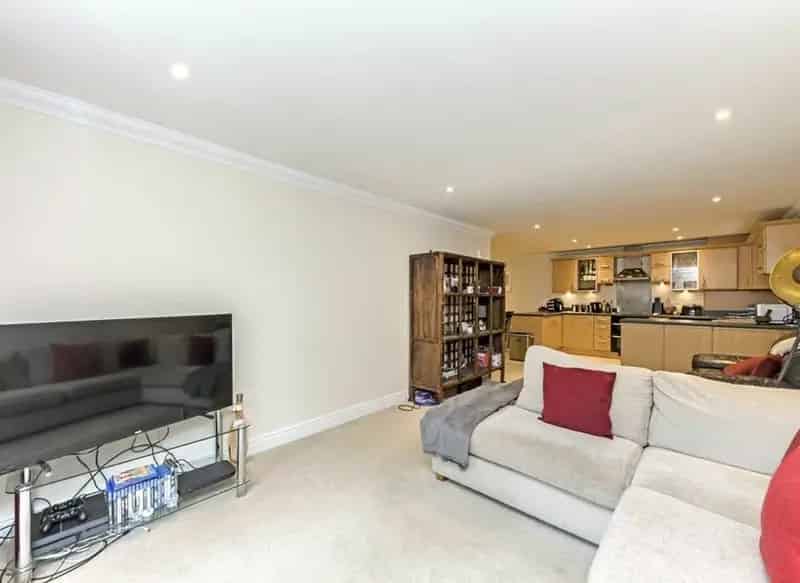 2 Bed 2 Bath Ground Floor Apartment with Patio and Parking