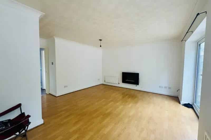 3 Bedroom Semi-Detached House Wellingborough