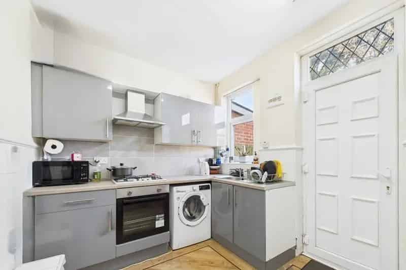 Two Bedroom Mid Terrace House Freehold Finch Lane