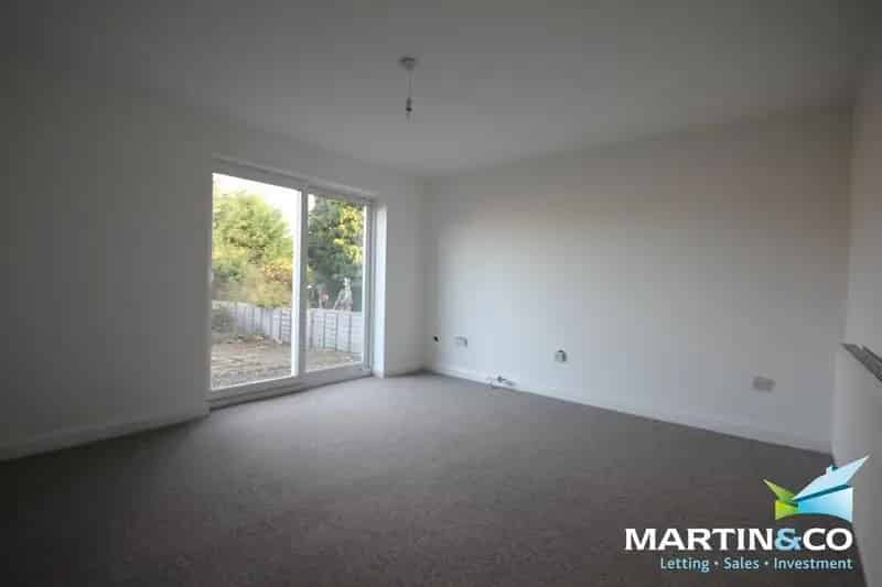 4 Bedroom End Terrace House for Sale
