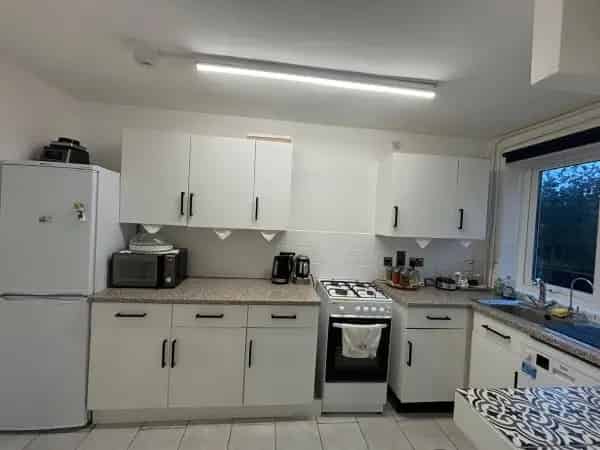 2-Bedroom Flat Near Tesco and Aldi